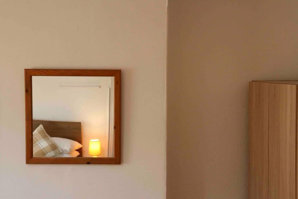 Cheerful 2 Bedroom Residential Home - Free Parking Leeds  Dış mekan fotoğraf